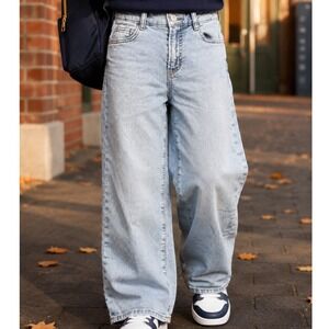 Gap Kids Light Wash Wide-Leg Ankle Sweatpant Jeans Size 12 Cropped Denim